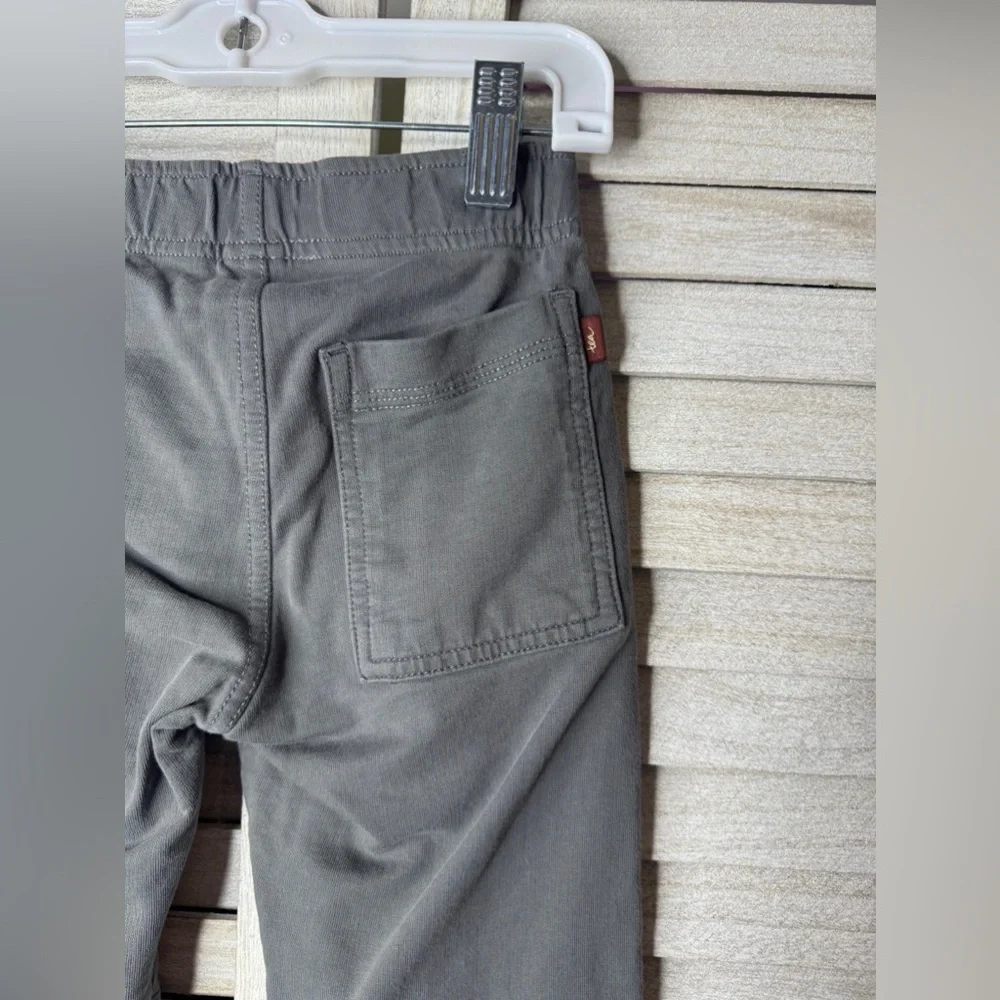 Tea Brand Gray Cargo Casual Pant. Great Condition. Size 4. Elastic Waist. Size 5
